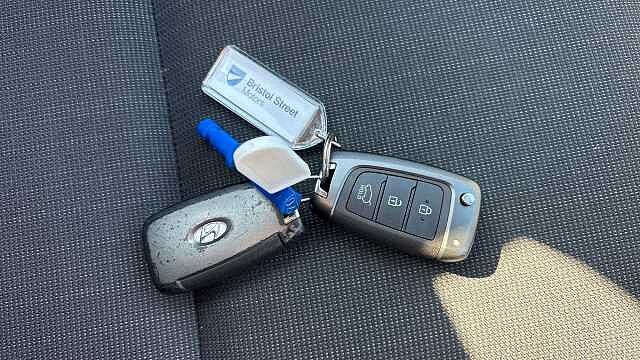 Hyundai KONA 1.0 TGDi 48V MHEV SE Connect 5dr Petrol Hatchback Red