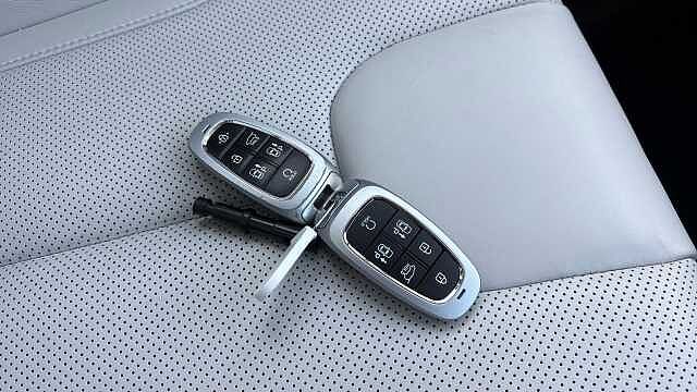 Hyundai SANTA FE 1.6 TGDi Plug-in Hybrid Ultimate 5dr 4WD Auto Estate