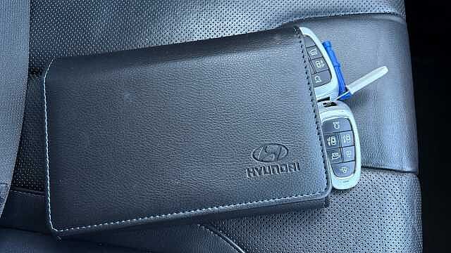 Hyundai SANTA FE 1.6 TGDi Plug-in Hybrid Ultimate 5dr 4WD Auto Estate White