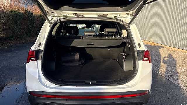 Hyundai SANTA FE 1.6 TGDi Plug-in Hybrid Ultimate 5dr 4WD Auto Estate White