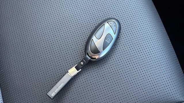 Hyundai SANTA FE 1.6 TGDi Plug-in Hybrid Ultimate 5dr 4WD Auto Estate
