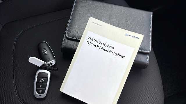 Hyundai TUCSON 1.6 TGDi Plug-in Hybrid Premium 5dr 4WD Auto Estate White