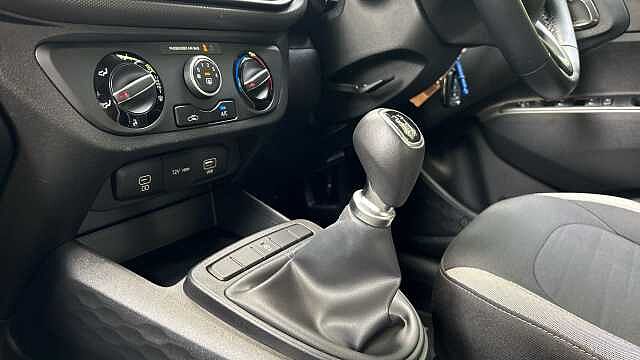 Hyundai i10 1.0 Advance 5dr Petrol Hatchback