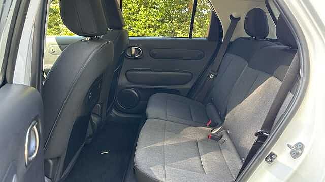 Hyundai INSTER 85kW 02 49kWh 5dr Auto Electric Hatchback